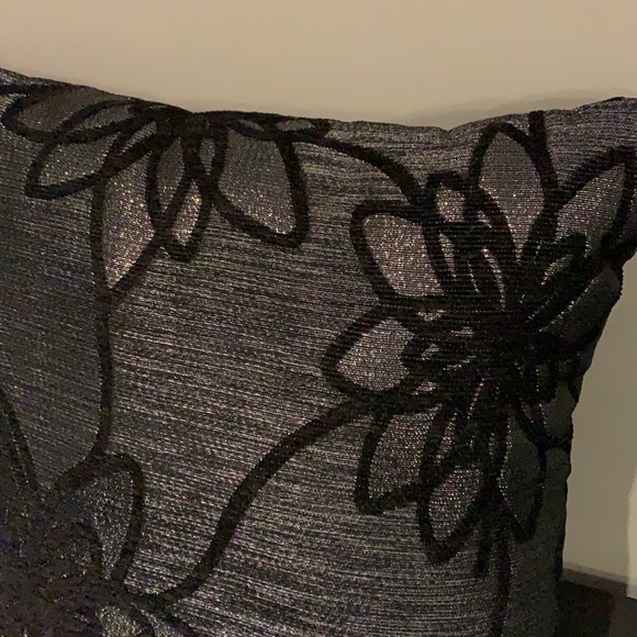 New Beautiful black and silver pillow - Picture 3 of 3